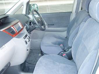 2003 Toyota Noah Pictures