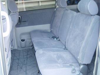 2003 Toyota Noah Pics