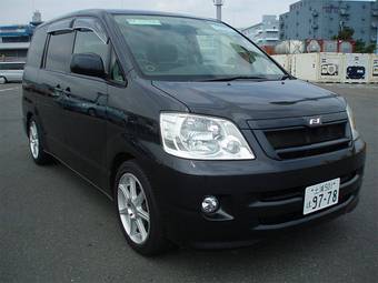 2003 Toyota Noah Pics