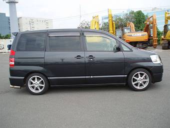 2003 Toyota Noah Pictures