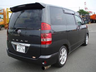 2003 Toyota Noah Pictures