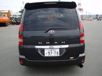 2003 Toyota Noah Photos