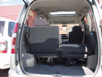 2003 Toyota Noah Pics