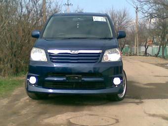 2003 Toyota Noah Pictures