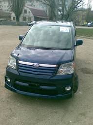 2003 Toyota Noah Pictures