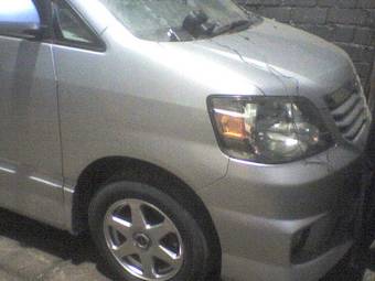 2003 Toyota Noah Pictures