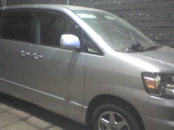 2003 Toyota Noah Photos