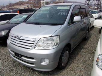 2003 Toyota Noah Pictures
