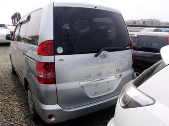 2003 Toyota Noah Photos