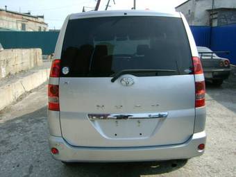 2003 Toyota Noah Images