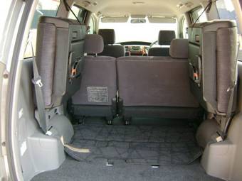 2003 Toyota Noah Pictures