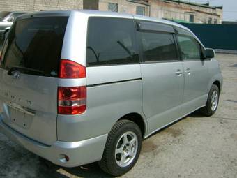 2003 Toyota Noah Pics