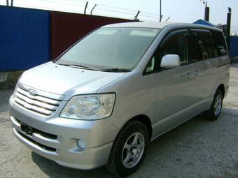 2003 Toyota Noah Pictures