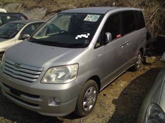 2003 Toyota Noah Pictures