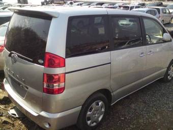 2003 Toyota Noah Pictures