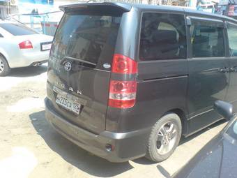 2003 Toyota Noah Pictures