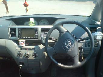 2003 Toyota Noah Photos