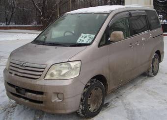 2003 Toyota Noah Photos