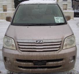 2003 Toyota Noah Pictures