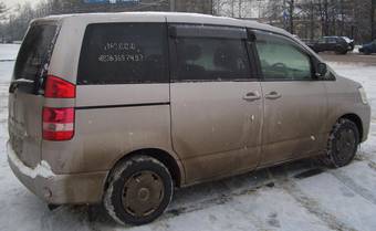 2003 Toyota Noah Photos