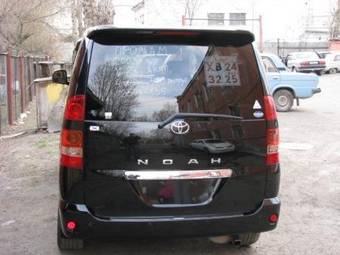 2003 Toyota Noah Photos