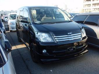 2003 Toyota Noah Photos