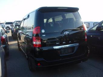 2003 Toyota Noah Photos