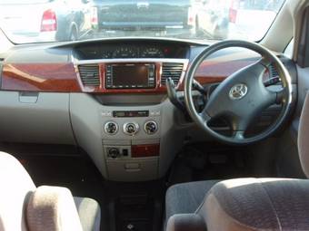 2003 Toyota Noah Pictures