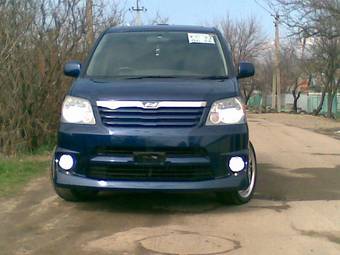 2003 Toyota Noah Pictures