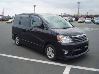 2003 Toyota Noah Pics