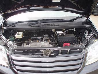 2003 Toyota Noah Images