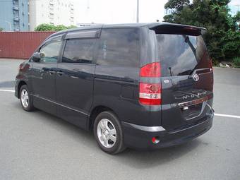 2003 Toyota Noah Photos