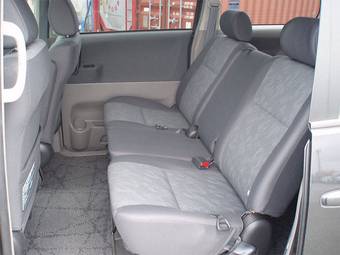 2003 Toyota Noah Photos