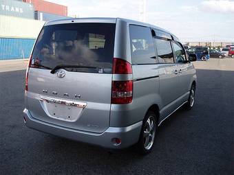 2003 Toyota Noah Pictures