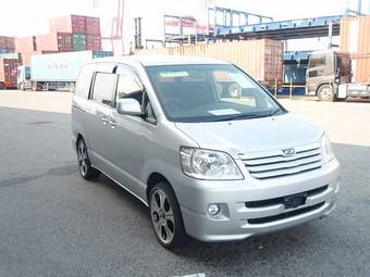 2003 Toyota Noah Pics