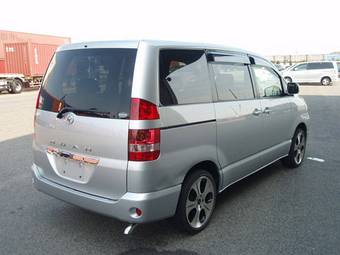 2003 Toyota Noah Pictures