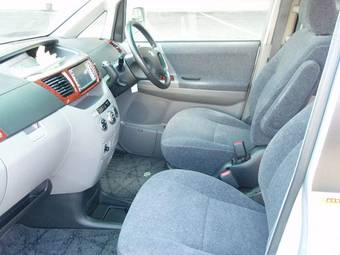 2003 Toyota Noah Pictures