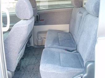 2003 Toyota Noah Photos