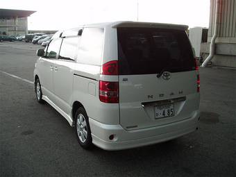 2003 Toyota Noah Wallpapers