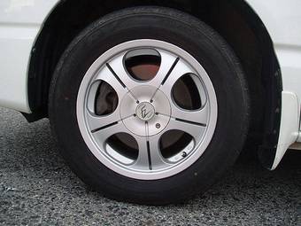 2003 Toyota Noah Photos