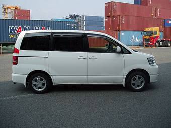 2003 Toyota Noah Wallpapers