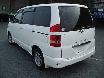 2003 Toyota Noah Images