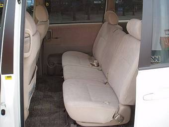 2003 Toyota Noah Pictures