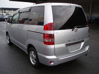 2003 Toyota Noah Pictures