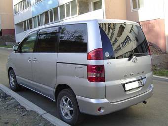 2003 Toyota Noah Pictures