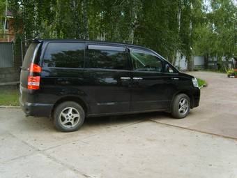 2003 Toyota Noah Photos