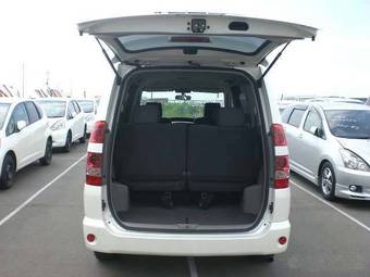 2003 Toyota Noah Pictures