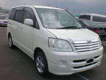 2003 Toyota Noah Pictures