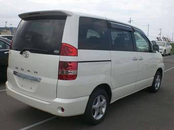 2003 Toyota Noah Pictures