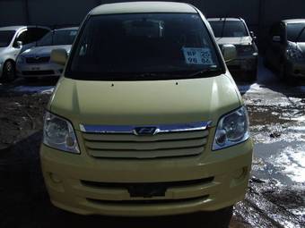 2003 Toyota Noah Photos